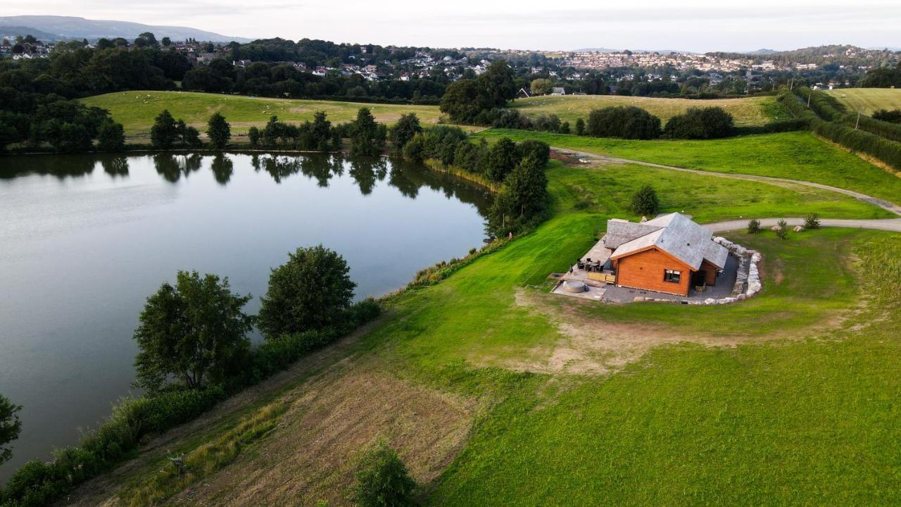 Cuddfan Lodge On A Gorgeous Private Lake نيوبورت المظهر الخارجي الصورة